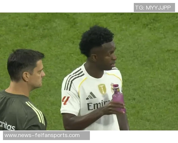 佩德里向主裁申诉给贝林红牌,贝林笑道:就算有内格雷拉也不行 佩德里向主裁申诉给贝林红牌,贝林笑道:就算有内格雷拉也不行