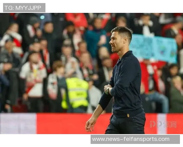 记者：阿隆索在训练前向全队讲话，批评球员态度问题