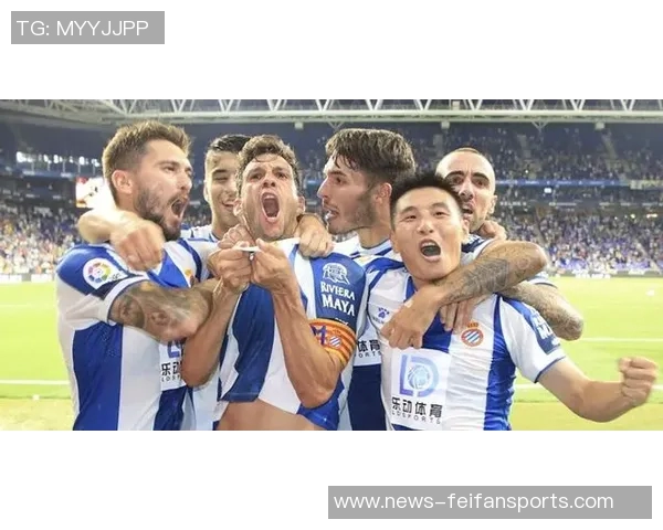 跨洋的巧遇：哈萨克斯坦记者与玩具鱼逗乐阿隆索，喊出加油皇马的温柔时刻