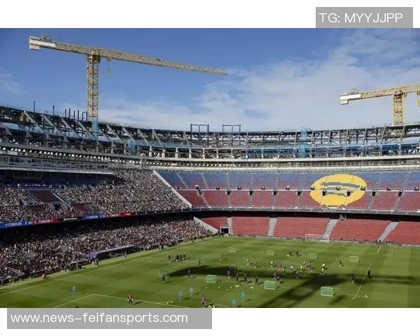 颇具喜感,拉波尔塔平躺诺坎普草坪为其回归拍宣传片